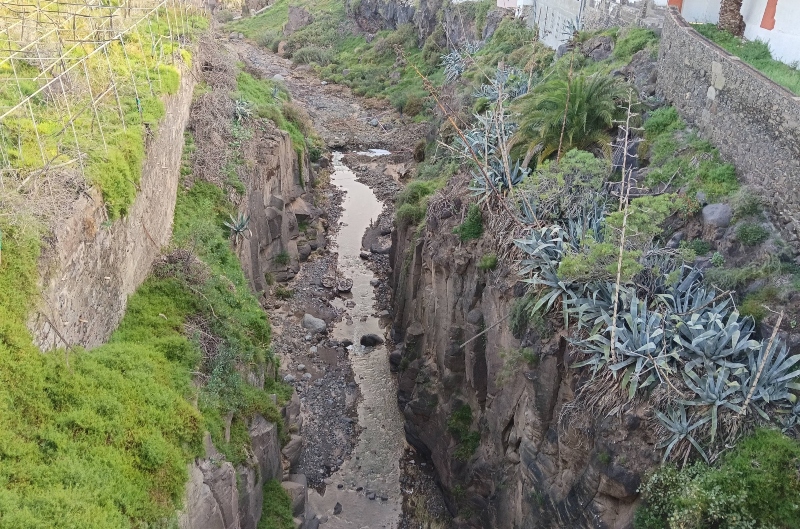 Bajan  aguas fecales por el Barranco Real de Telde desde hace una semana