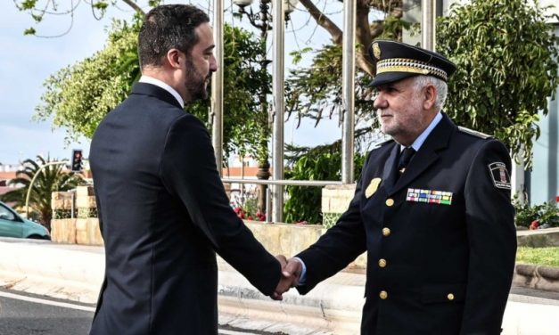 El Subinspector de la Policía Local José Luis Ramos desafía la Ley de Jubilación con el beneplácito del Alcalde de Telde