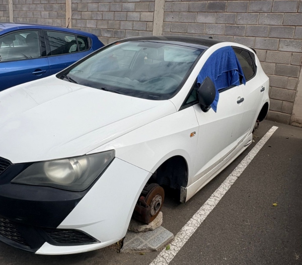 VOX Telde denuncia la dejadez del gobierno municipal ante el abandono de vehículos en Jinámar