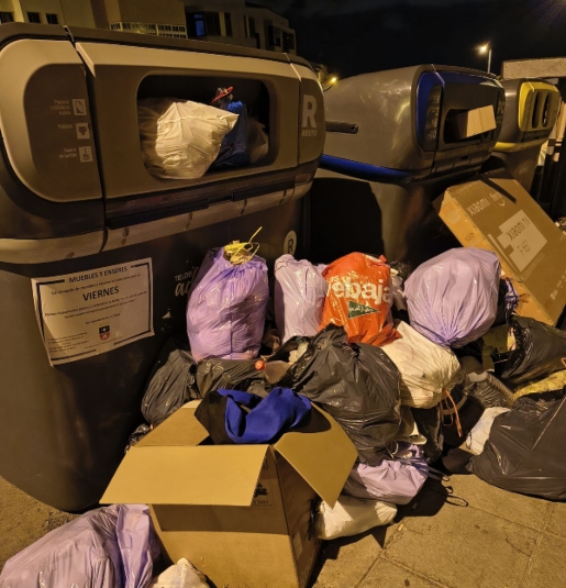 Vecinos de la calle Alfonso XIII en La Herradura (Telde) reclaman más contenedores