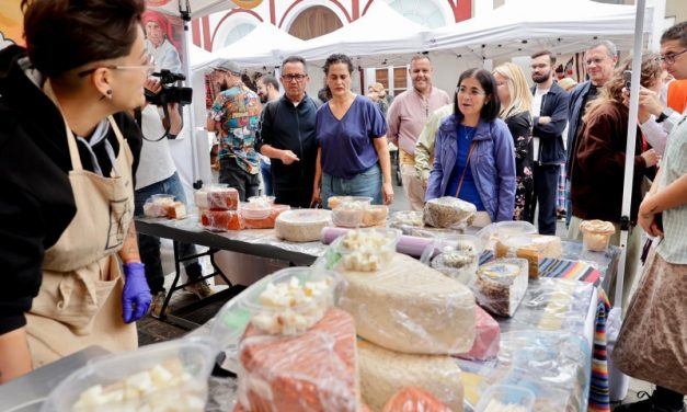 El barrio de Tamaraceite vive la feria ‘El Sabor del Queso y Tradición 2026’ con gastronomía, cultura popular y artesanía
