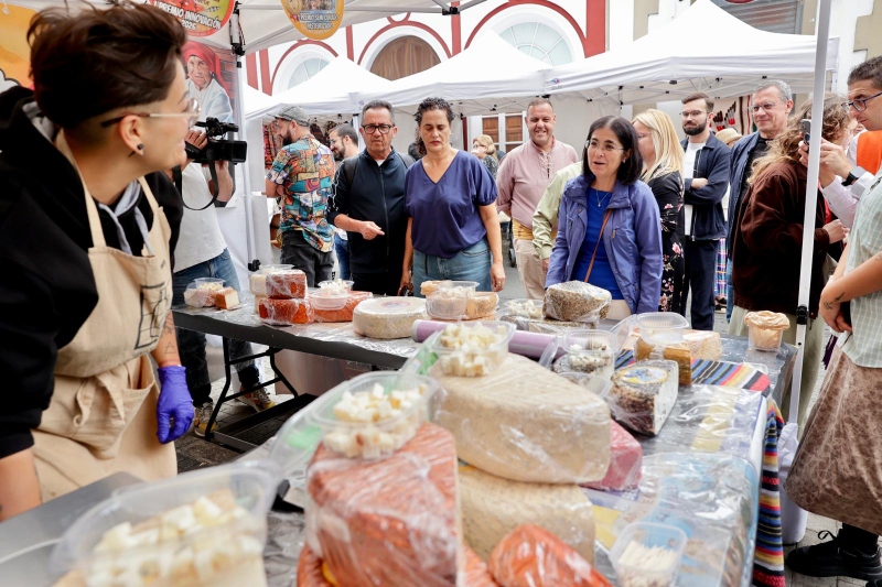 El barrio de Tamaraceite vive la feria ‘El Sabor del Queso y Tradición 2026’ con gastronomía, cultura popular y artesanía