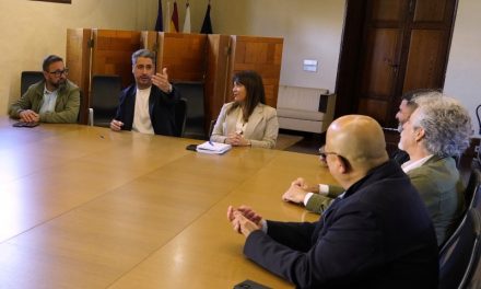 La Laguna y las empresas turísticas trabajan en soluciones para mejorar la movilidad y la convivencia vecinal en Anaga y el casco histórico