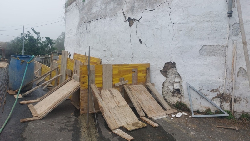 Las obras en la calle El Toril de Tenteniguada, continuarán ante el riesgo inminente de colapso del muro