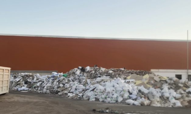 El PSOE de Telde denuncia el desbordamiento del Punto Verde y exige la retirada inmediata de los escombros acumulados