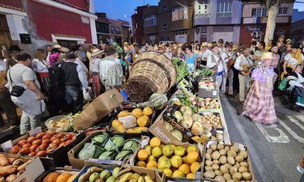Multitudinaria romería ofrenda en el Calero en honor a Nuestra Señora de Fátima