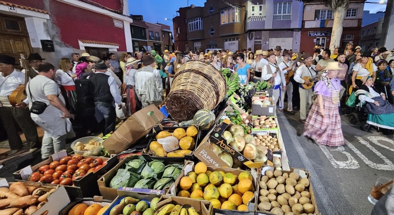 Multitudinaria romería ofrenda en el Calero en honor a Nuestra Señora de Fátima