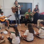 El CEIP La Viñuela de Agüimes homenajea al timplista Germán López dedicándole el aula de música