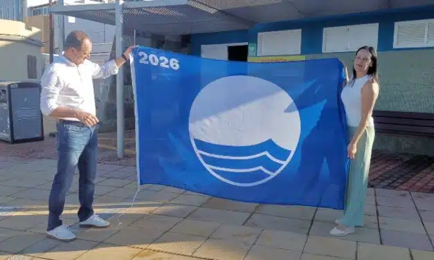 Arinaga iza su décima bandera azul consecutiva en reconocimiento a la calidad de su playa