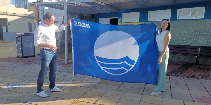 Arinaga iza su décima bandera azul consecutiva en reconocimiento a la calidad de su playa