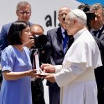 Carolina Darias entrega la Llave de Oro de la Ciudad al papa León XIV
