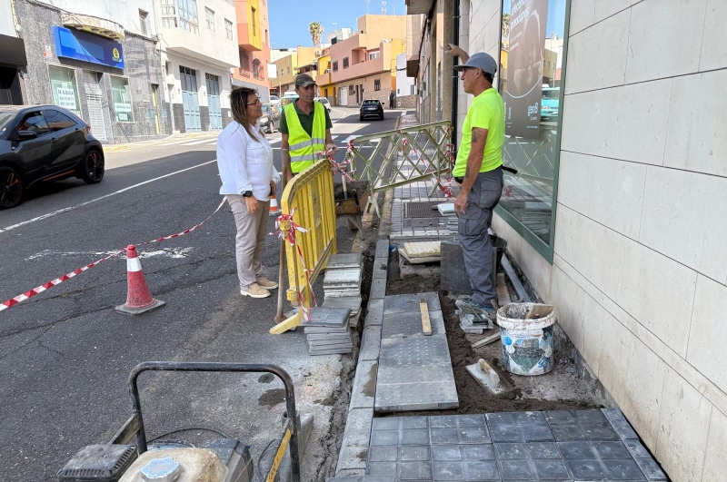 Nuevas actuaciones refuerzan la accesibilidad y la seguridad peatonal en El Carrizal (Ingenio)