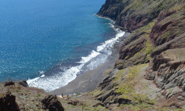 Santa Cruz cierra temporalmente la playa de las Gaviotas por riesgo de desprendimientos