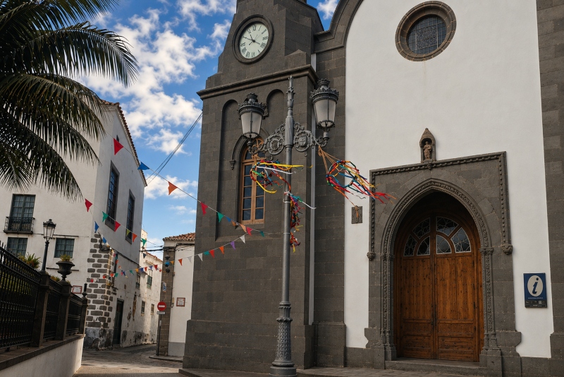 ¿Fiestas de San Juan en Telde o romería en Tenerife?: «Engendro» decorativo del Ayuntamiento para las fiestas de San Juan Bautista