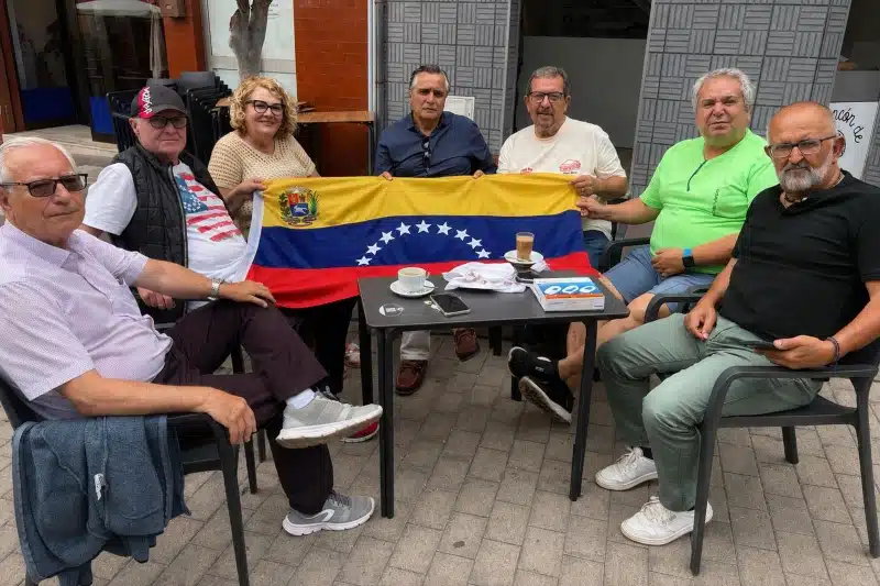 Tertuliando desde la Resistencia:”Los mensajeros cambian de patrón y las coronas ya no brillan igual”