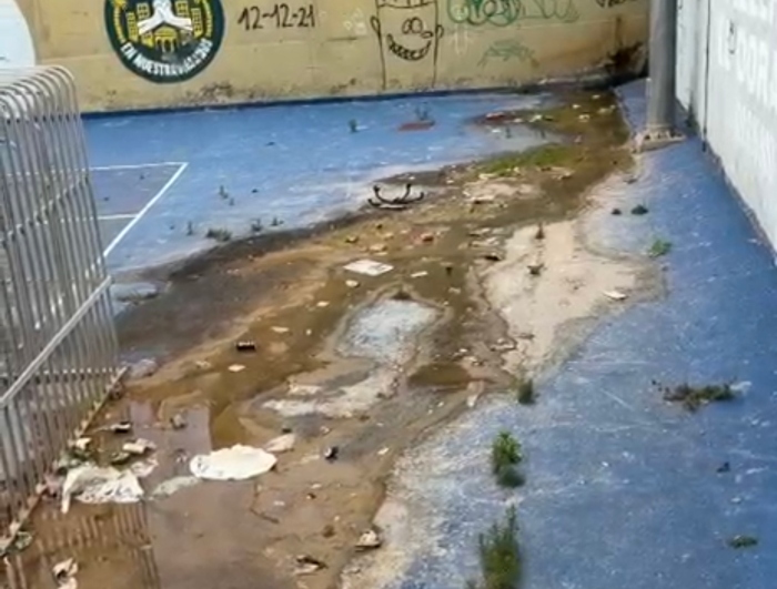 El PSOE de Telde solicita una actuación inmediata ante un posible vertido de aguas fecales en la cancha de El Dorado (Jinámar)
