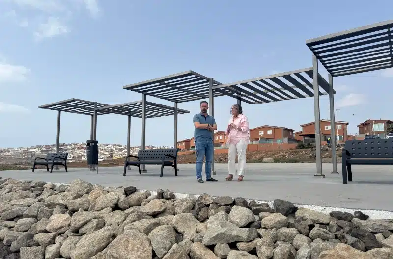 Telde mejora el frente marítimo de La Garita con nuevas zonas de sombra en el Mirador del Bufadero