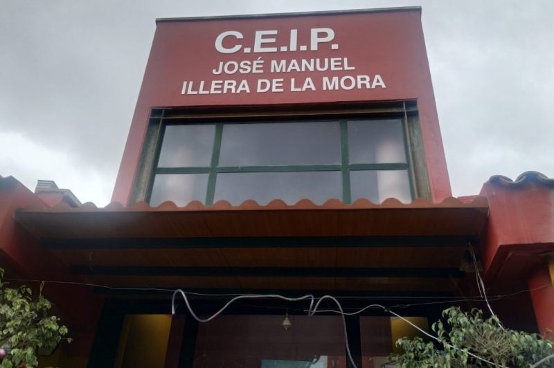 Vecinos de La Atalaya (Santa Brígida), rechazan el intento de cambiar el nombre del CEIP José Manuel Illera de La Mora y defienden el legado de su fundador