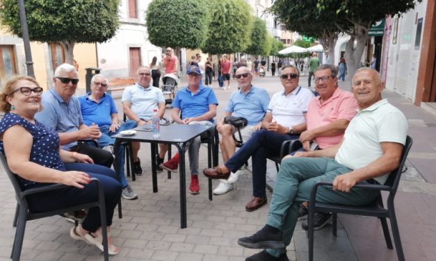 Telde cambia la hora, pero los tertulianos se preguntan cuándo cambiará la ciudad