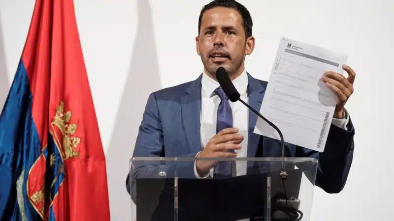 Héctor Suárez ridiculiza a Peña en el Pleno de Telde y le recuerda que el ayuntamiento paga más de 100.000 euros al año por él