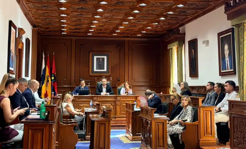 Peña pasa por encima de la Junta de Portavoces y cambia el Pleno para encajar la visita de Clavijo