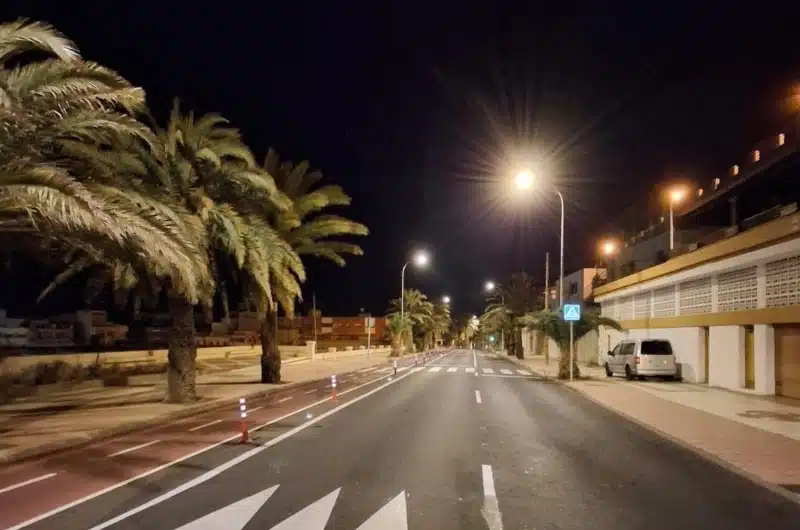 El Ayuntamiento de Las Palmas renueva 139 luminarias del Paseo de Chil con tecnología LED para reducir el consumo energético un 77 %